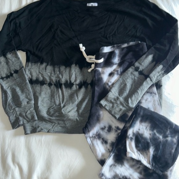 Sundry Tye Dye Dip Black Sweatshirt NWOT - Picture 3 of 10